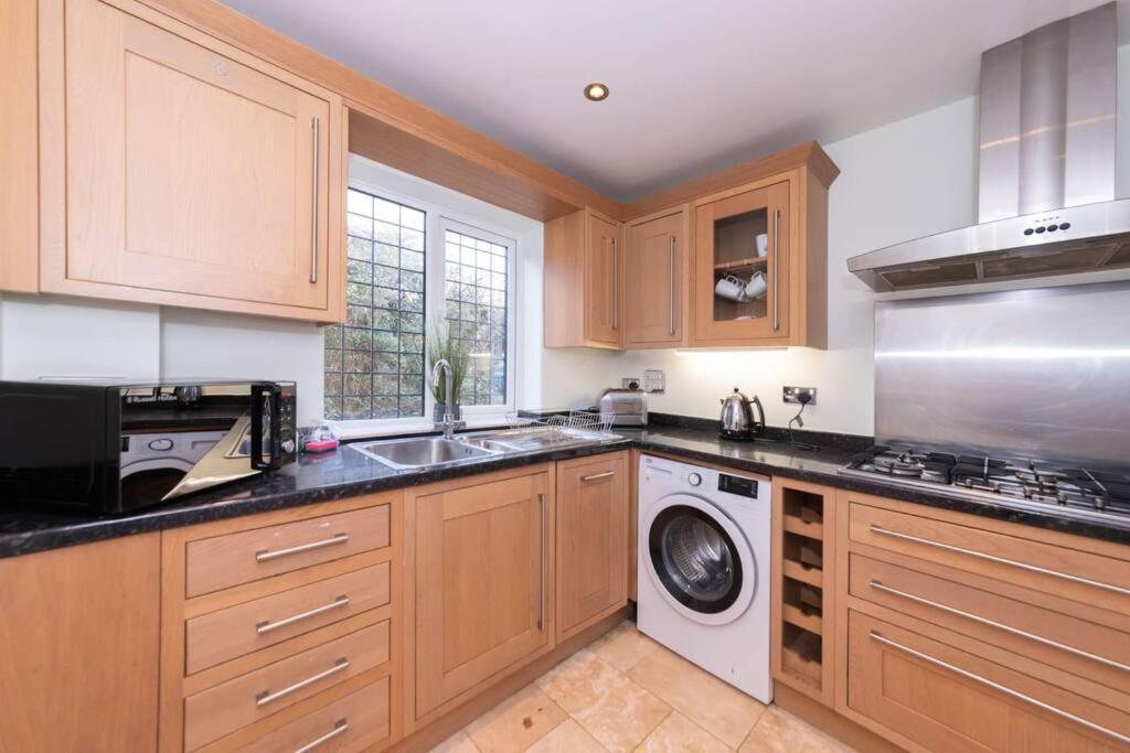 Ratby House - Spacious 3 Bed With Garden & Parking Earley Exterior photo
